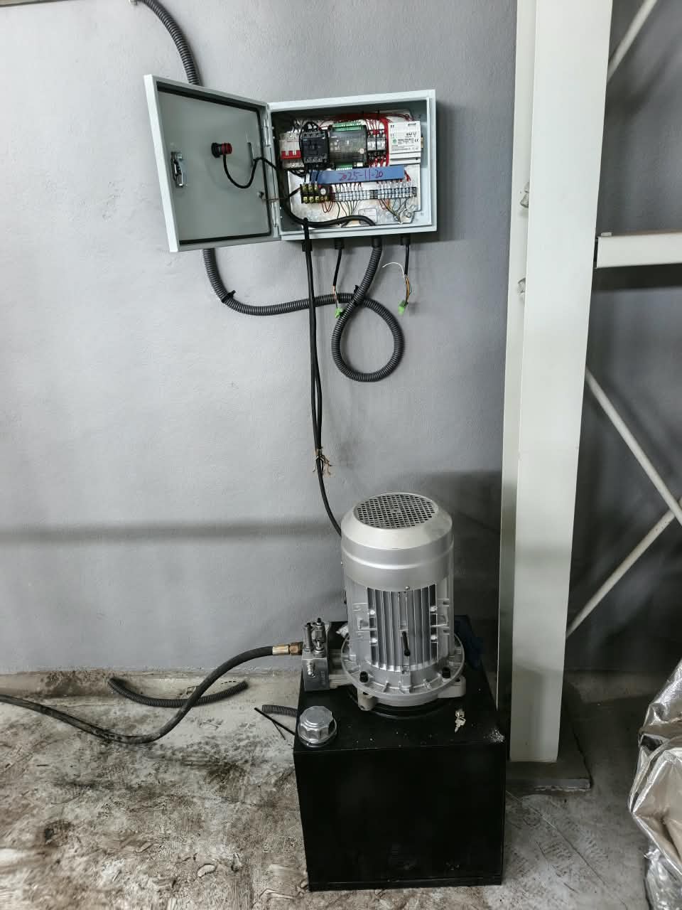 Groupe de motorisation et coffret de commande